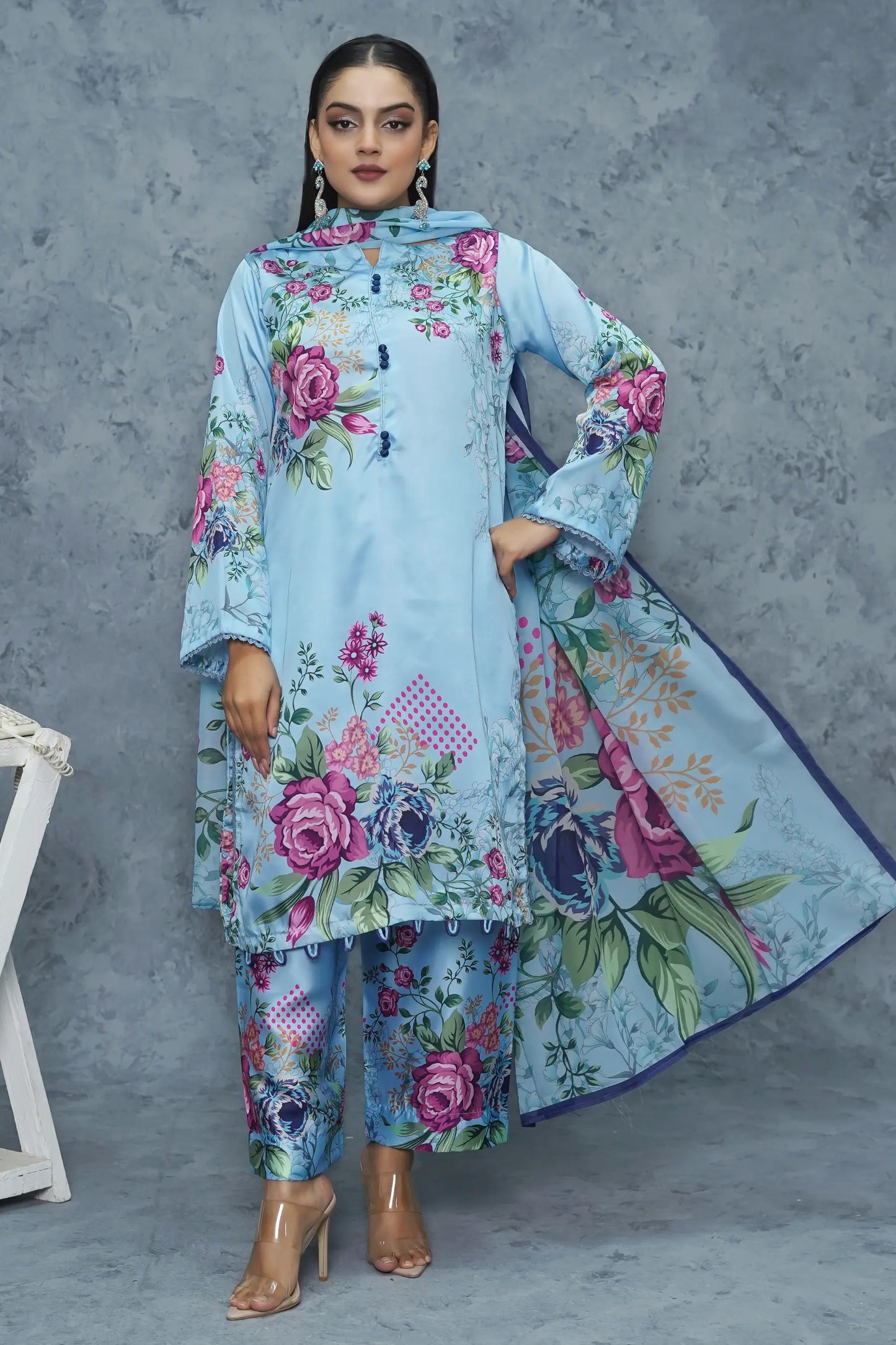  luxury silk suit Pakistan - Ethnc 3 piece complete dress set with lace work detail